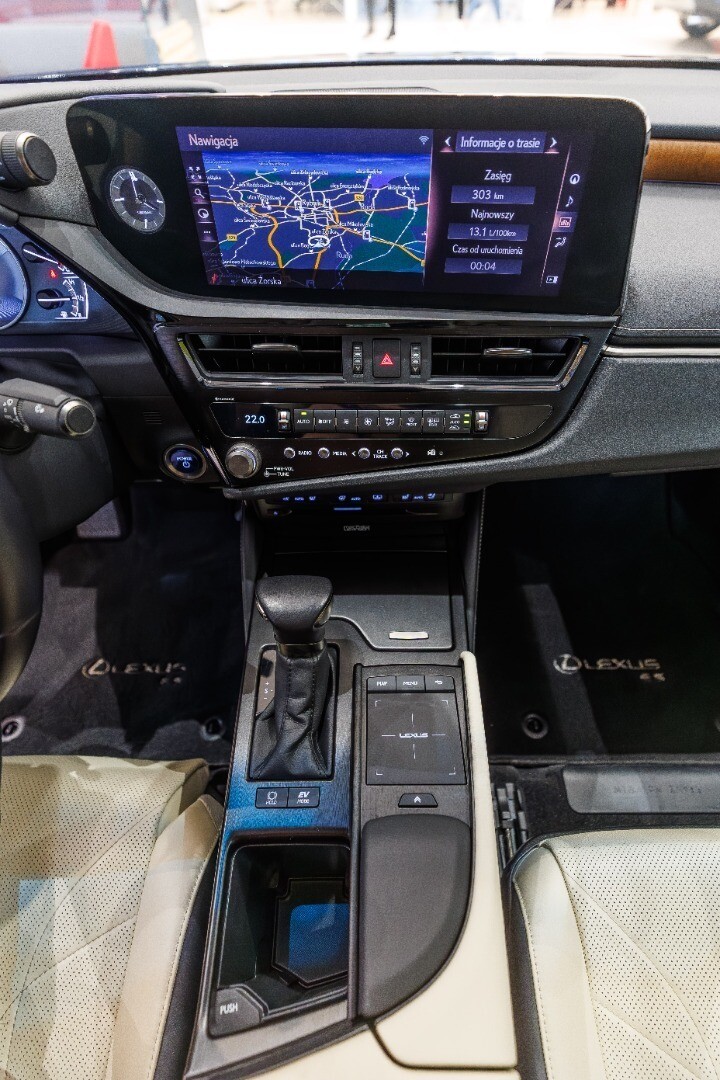 Lexus ES