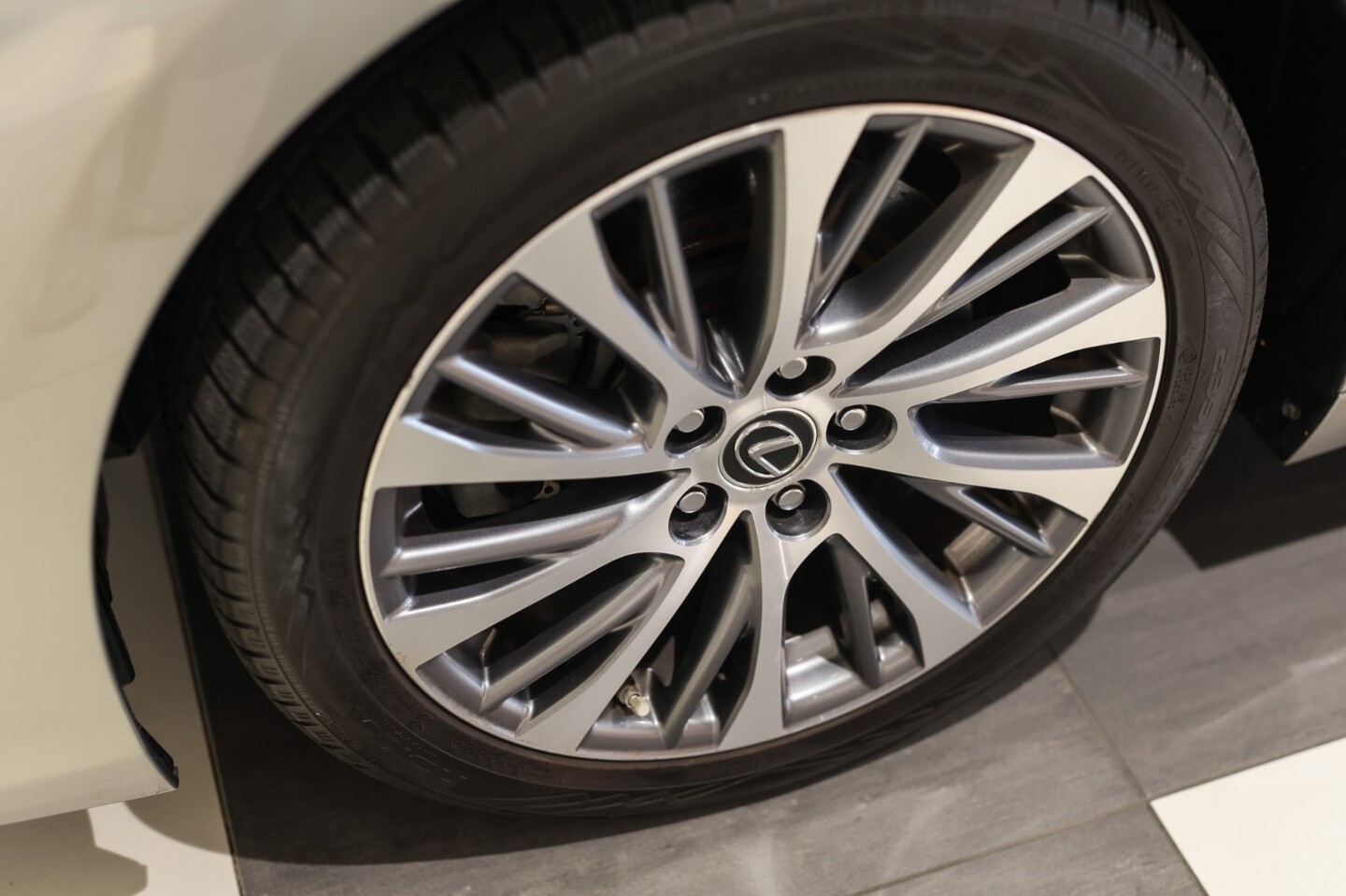 Lexus ES
