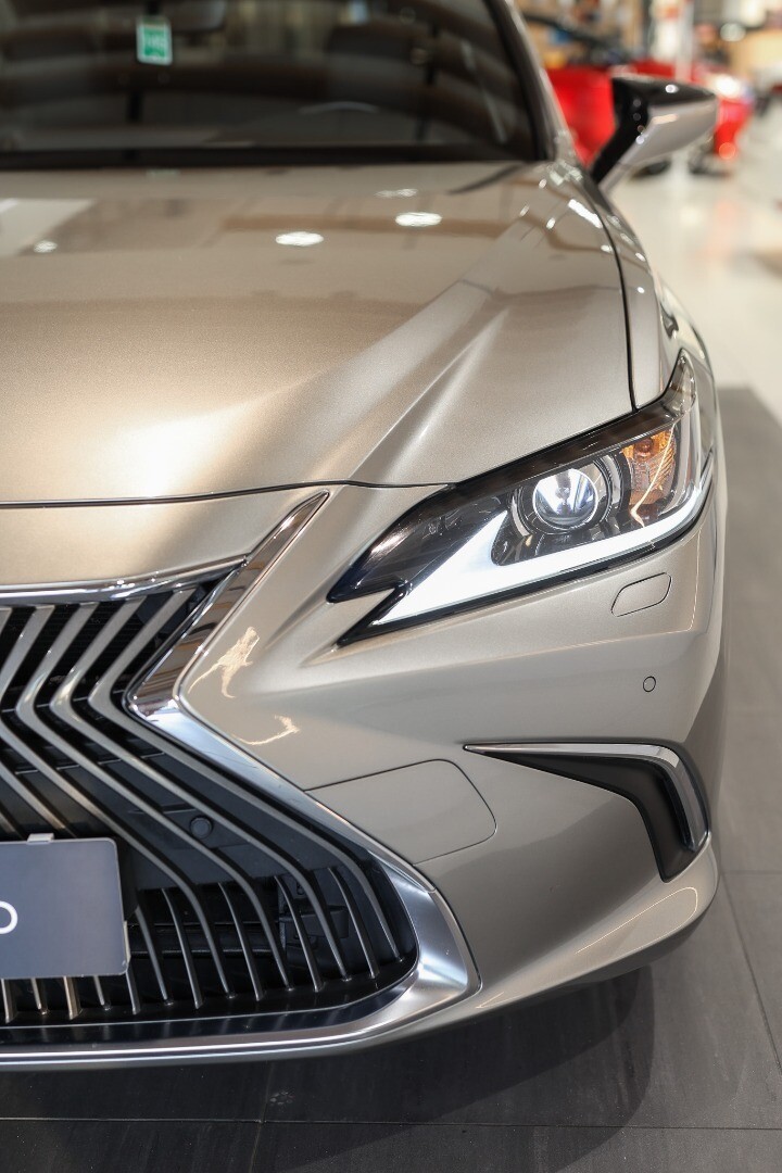 Lexus ES